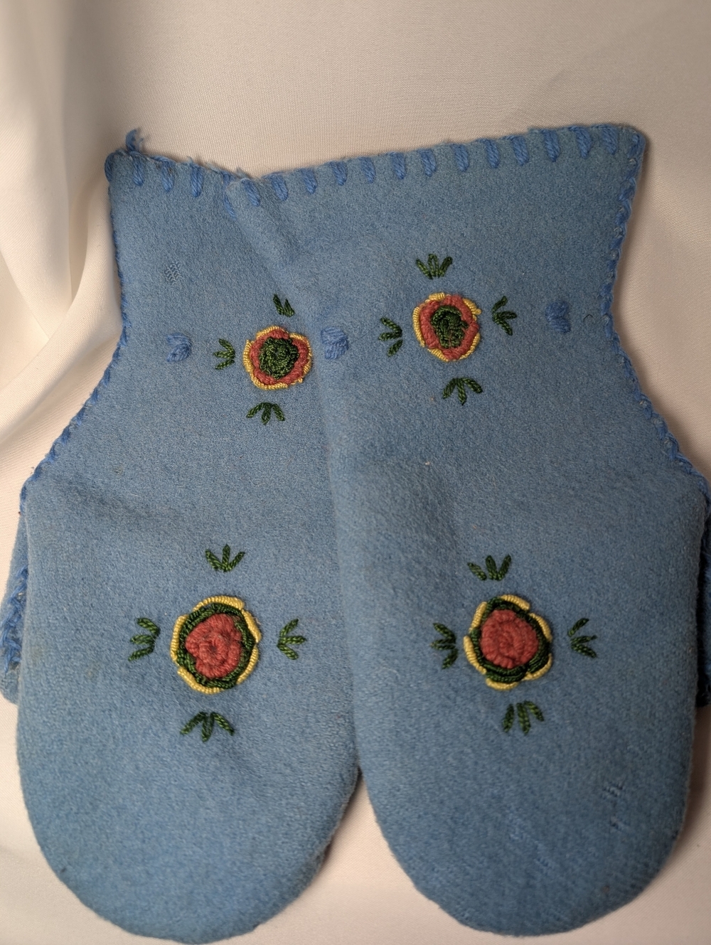 Antique Mittens